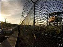 Могут обращаться в суд заключенные Гуантанамо