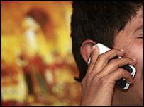 В Испании подростков лечат от телефонной зависимости
