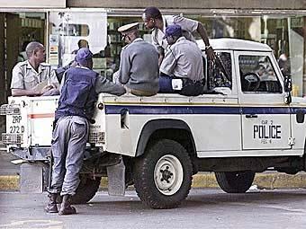 Полиция Зимбабве провела рейд в штабе оппозиции