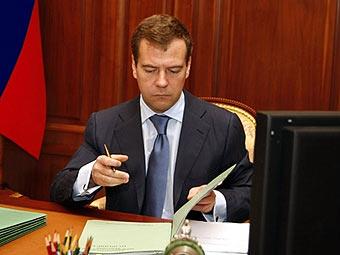 Медведев назвал американский доллар международной проблемой