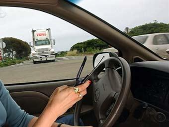 Калифорнийским подросткам запретят телефонные разговоры и sms-ки за рулем