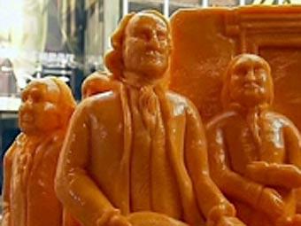 Нью-Йорку на День независимости подарили статую из тонны сыра