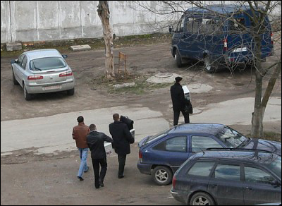 вынос оргтехники из гродненского офиса “Бацькаўшчыны”