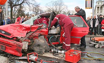 в полдень возле площади Победы произошло ДТП с участием трех автомобилей.